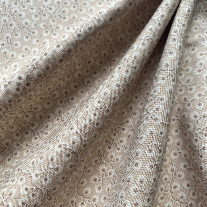 Принтованый хлопок веточки Moda fabrics 110 см бежевый